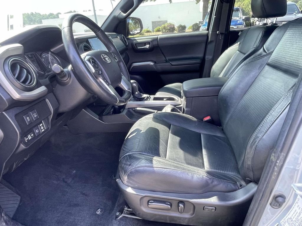 Used 2021  Toyota Limited image 17