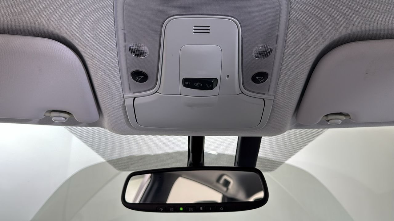 Used 2016 White Toyota Four image 11