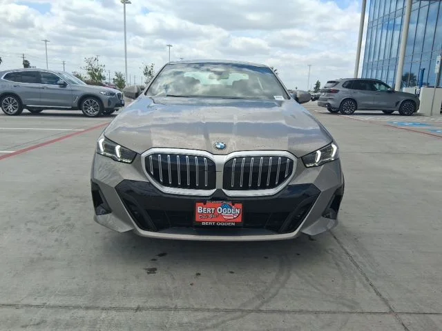 New 2026 Oxide Grey Metallic BMW 530i image 2