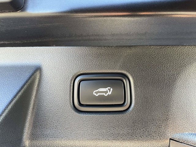Certified Used 2025 Phantom Black Hyundai SEL image 10