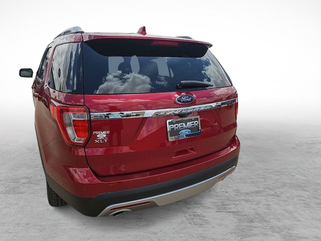 Used 2017 Ruby Red Metallic Tinted Clearcoat Ford XLT image 8