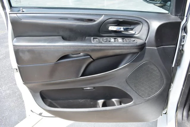 Used 2019 White Dodge SE image 9