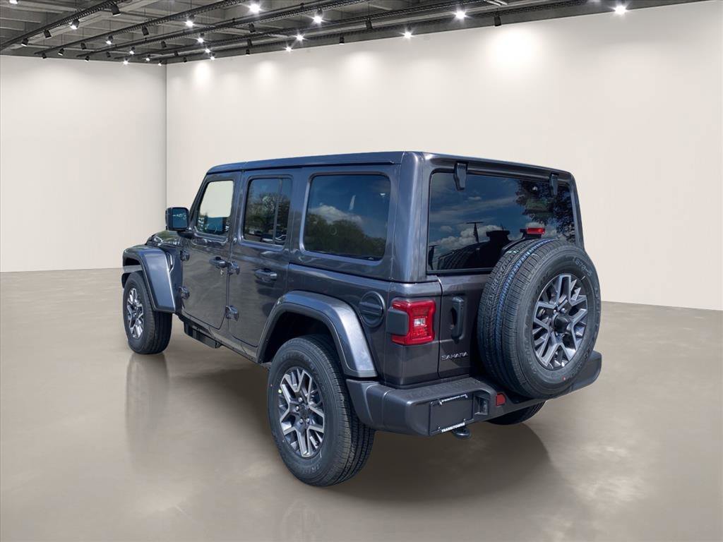 New 2026 Granite Crystal Metallic Clear-Coat Exterior Paint Jeep Sahara image 3