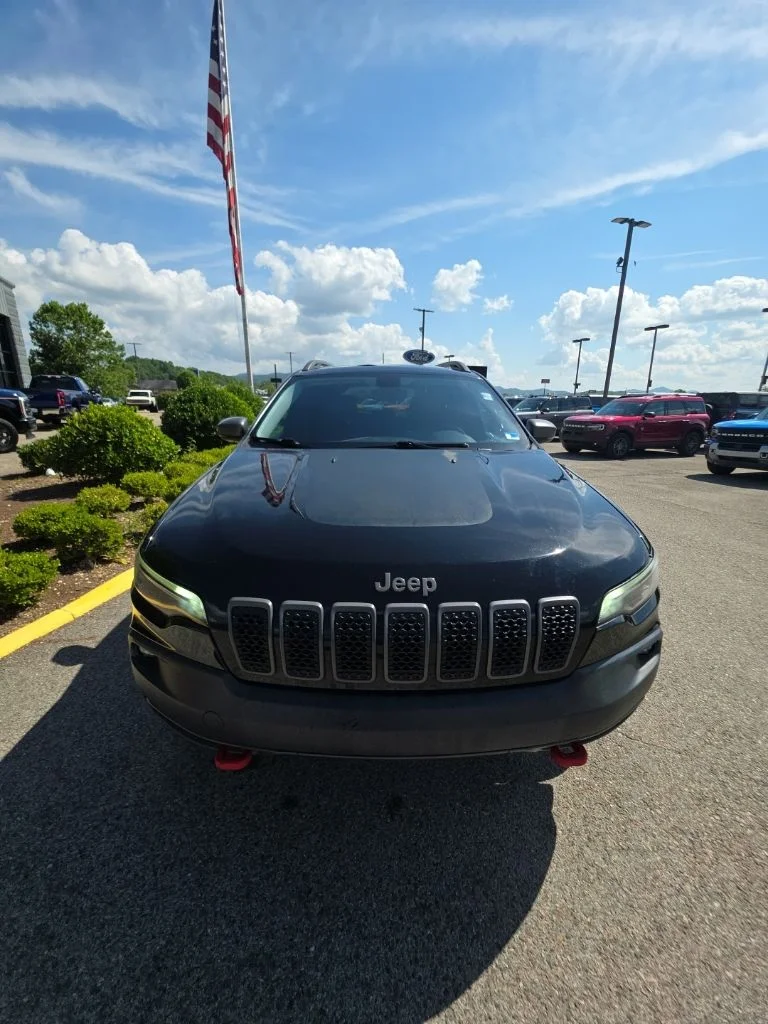 Used 2019 Diamond Black Jeep Trailhawk image 28