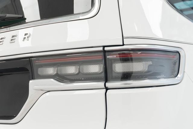 Used 2022 White Jeep Series II image 14