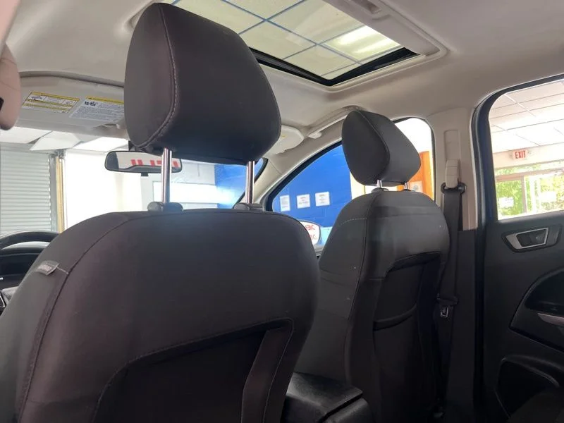 Used 2020 Blue Ford SE image 17
