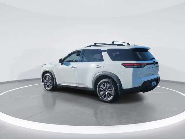 Used 2022 White Nissan SV image 6