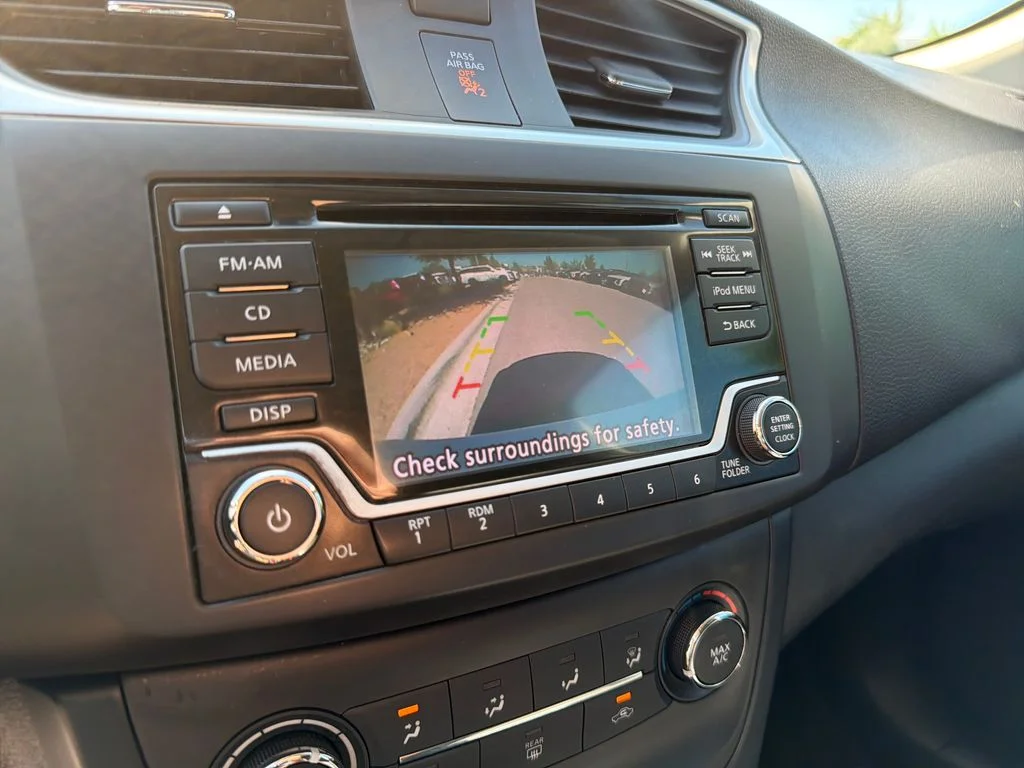 Used 2018 White Nissan S image 27