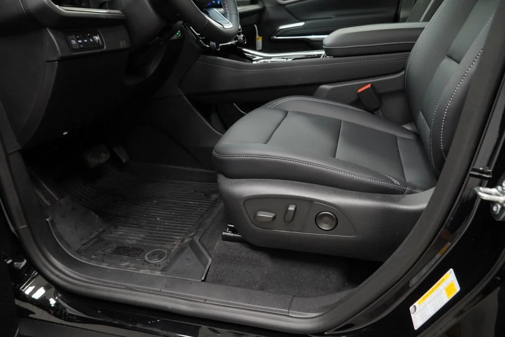 New 2027 Mosaic Black Metallic Chevrolet LT image 24