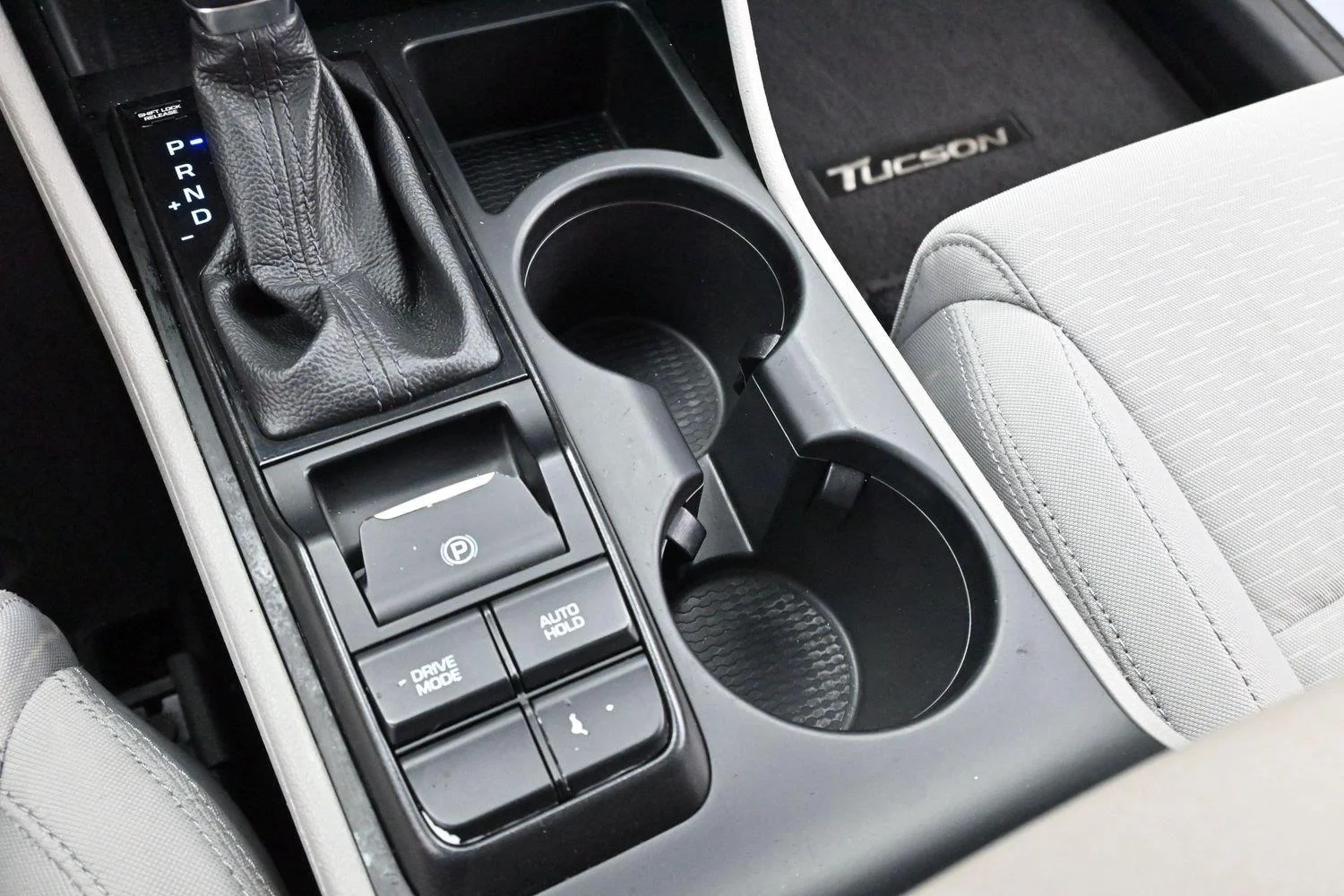 Used 2020 Stellar Silver Hyundai SE image 19