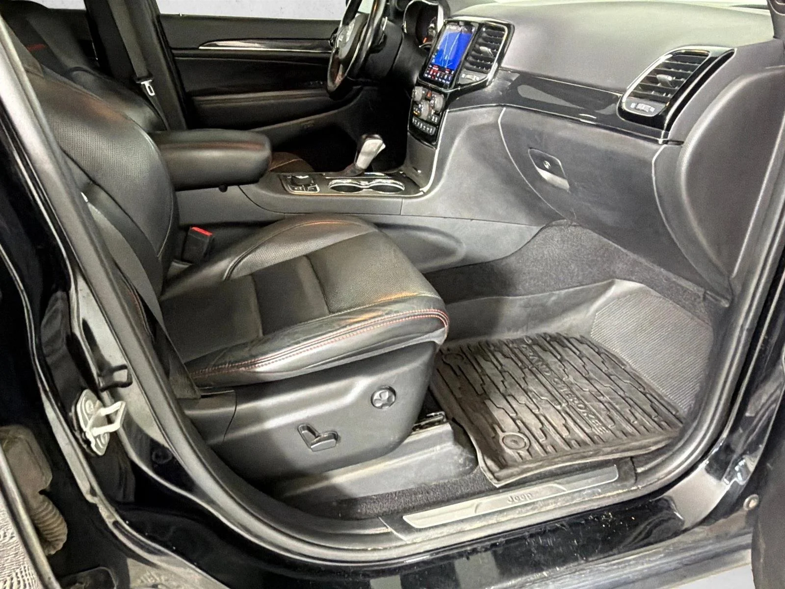 Used 2020 Gray Jeep Trailhawk image 15