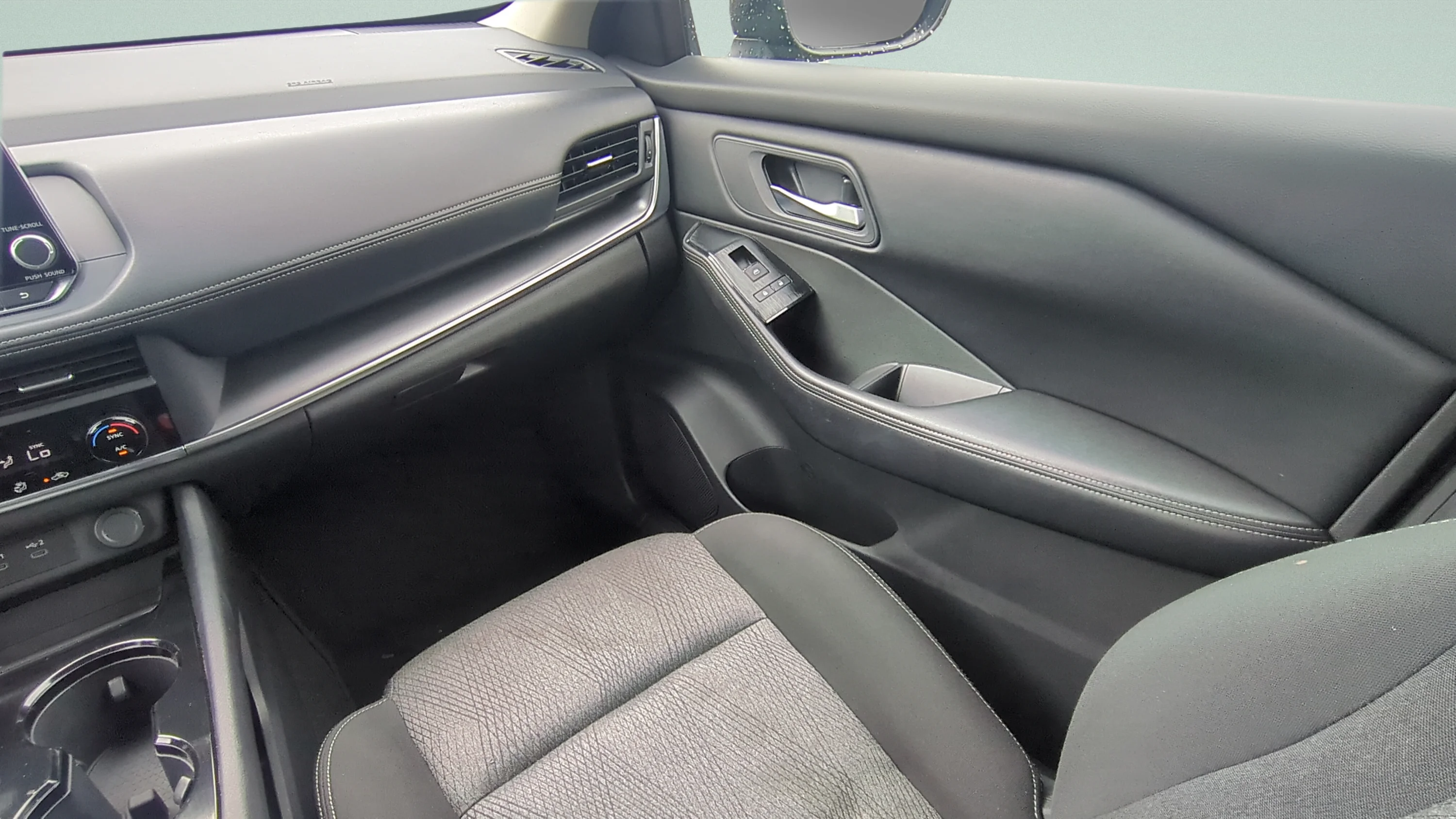 Used 2025 Super Black Nissan SV image 14