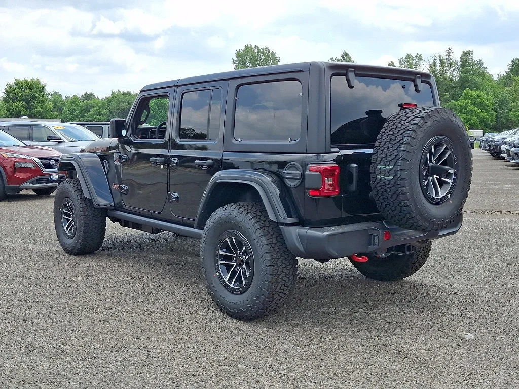 New 2026 Black Clear-Coat Exterior Paint Jeep Rubicon image 6
