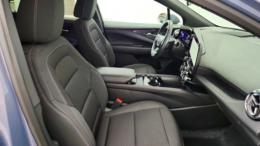 Used 2025 Galaxy Gray Metallic Chevrolet FWD 4dr LT Midnight/Sport Edition image 22
