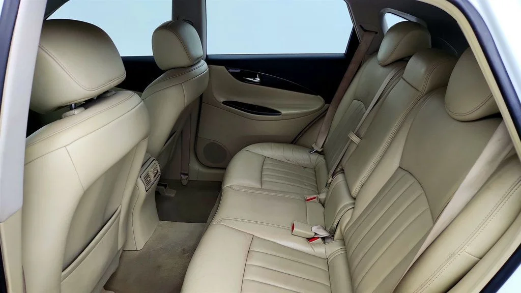 Used 2016 Majestic White INFINITI RWD 4dr w/ Premium Plus & Premium Pkgs + Illuminated Kick Plates image 22