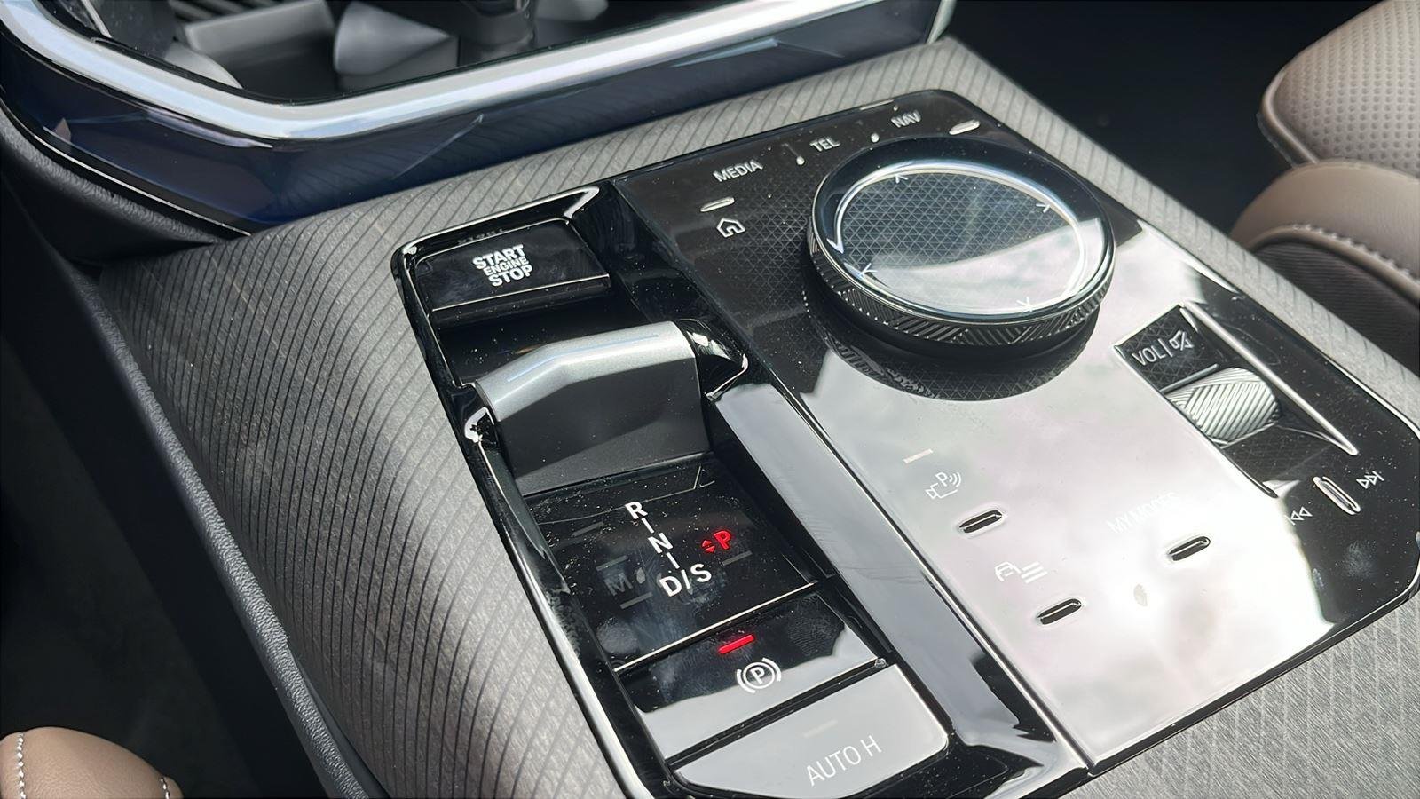 New 2026 Alpine White BMW 30 xDrive image 17