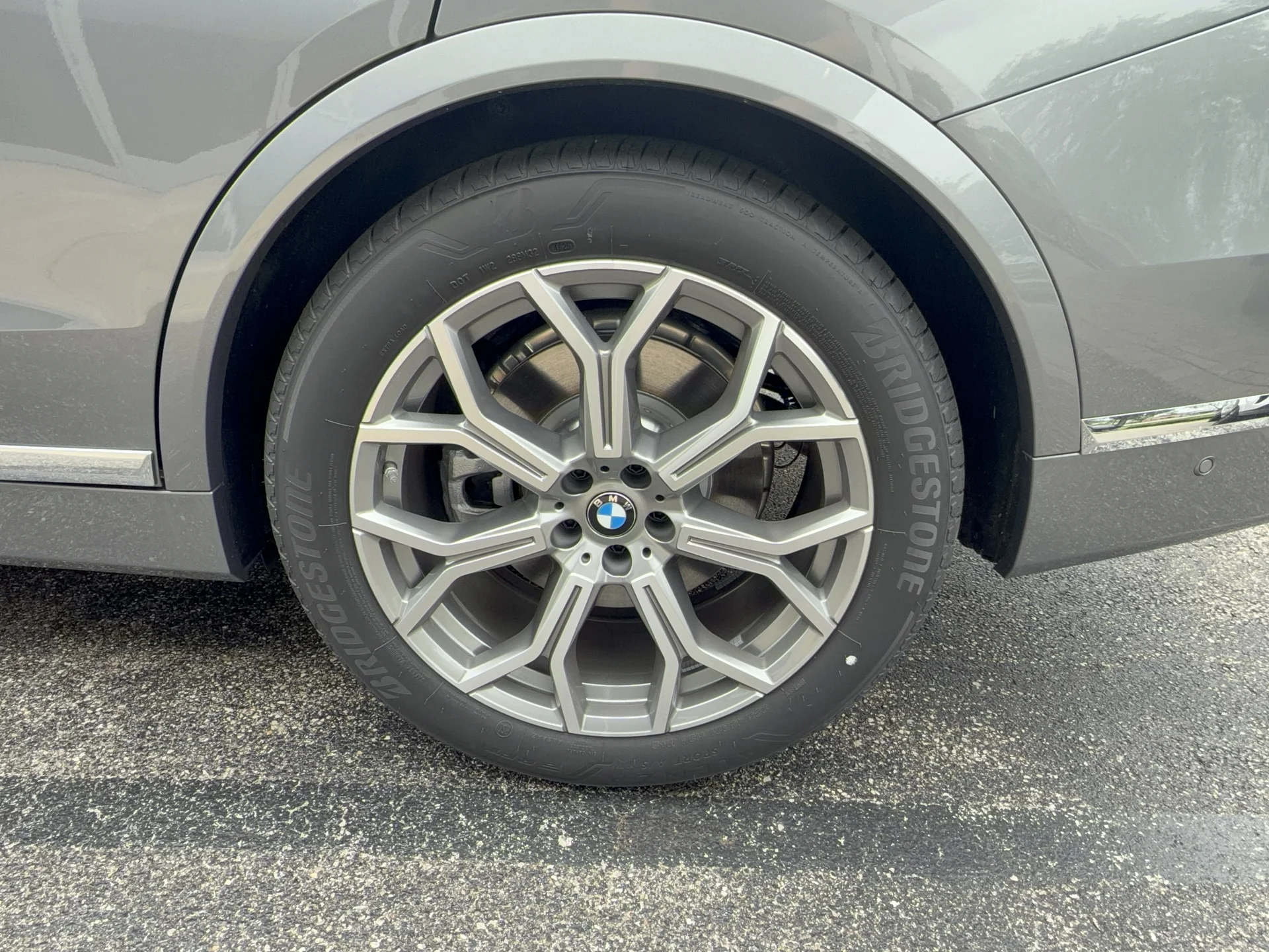 New 2026 Skyscraper Grey Metallic BMW xDrive40i image 31