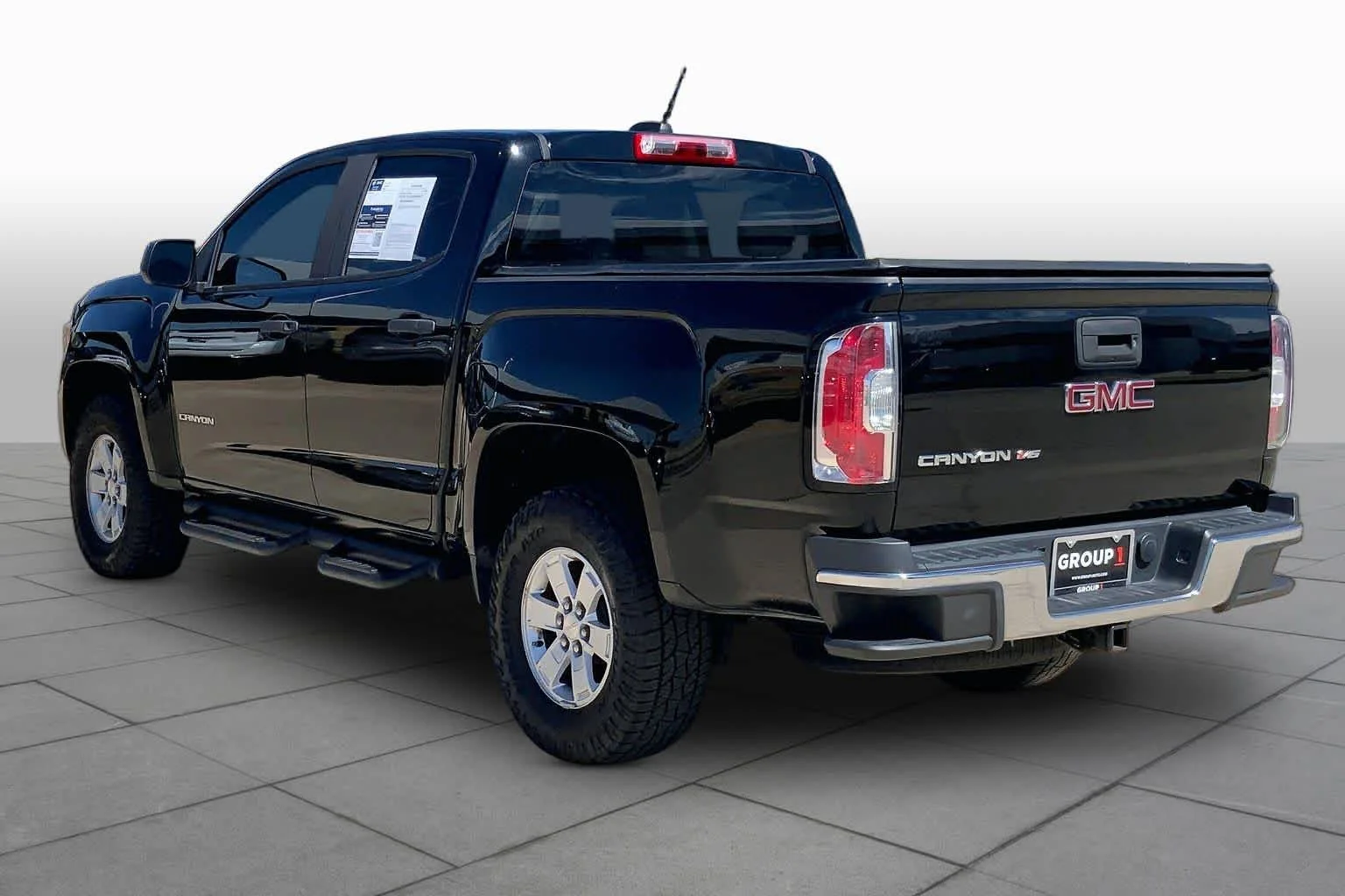 Used 2018 ONYX BLACK GMC 2WD image 11