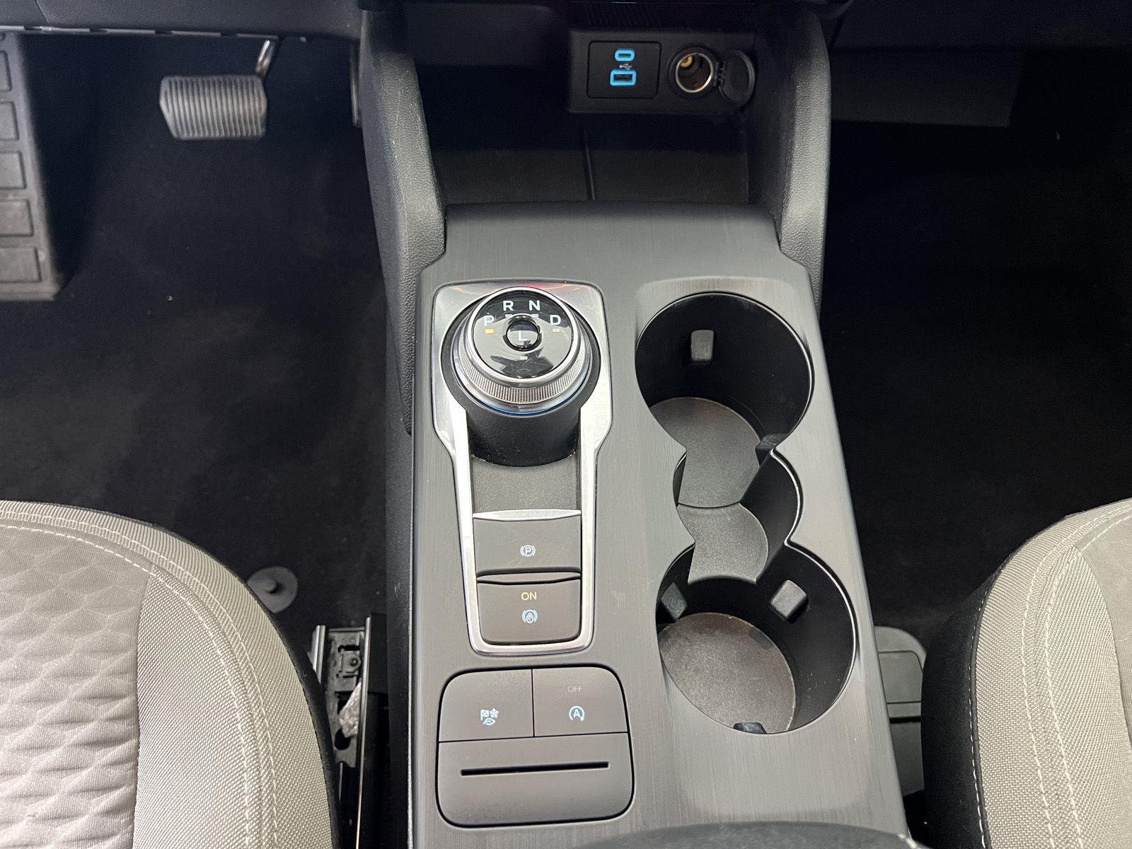 Used 2022 Wh Ford SE image 16