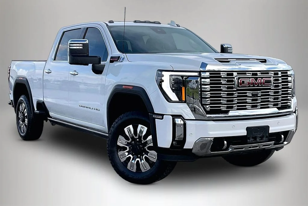 2025 GMC Sierra 4WD Crew Cab Standard Box Denali's photo