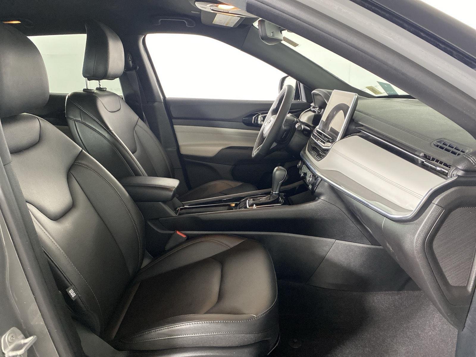 Used 2024 Sting-Gray Clearcoat Jeep Limited image 25