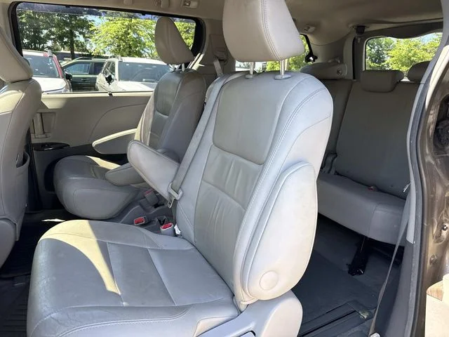 Used 2015 Gray Toyota XLE image 14