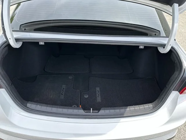 Used 2023 White Kia GT-Line image 23