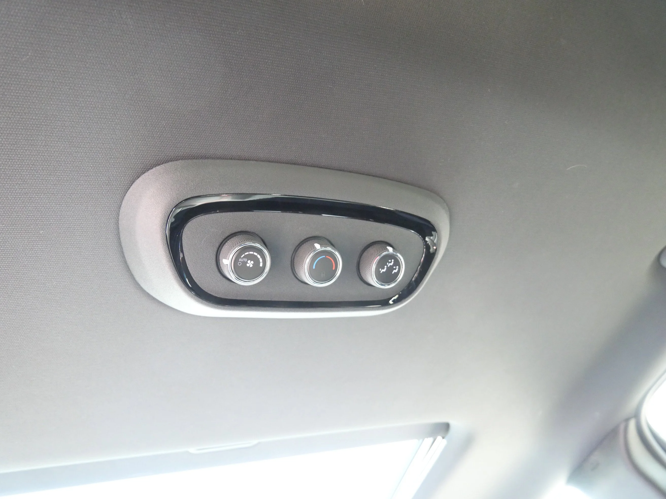 Certified Used 2024 Oxford White Clearcoat Ford XLT image 45