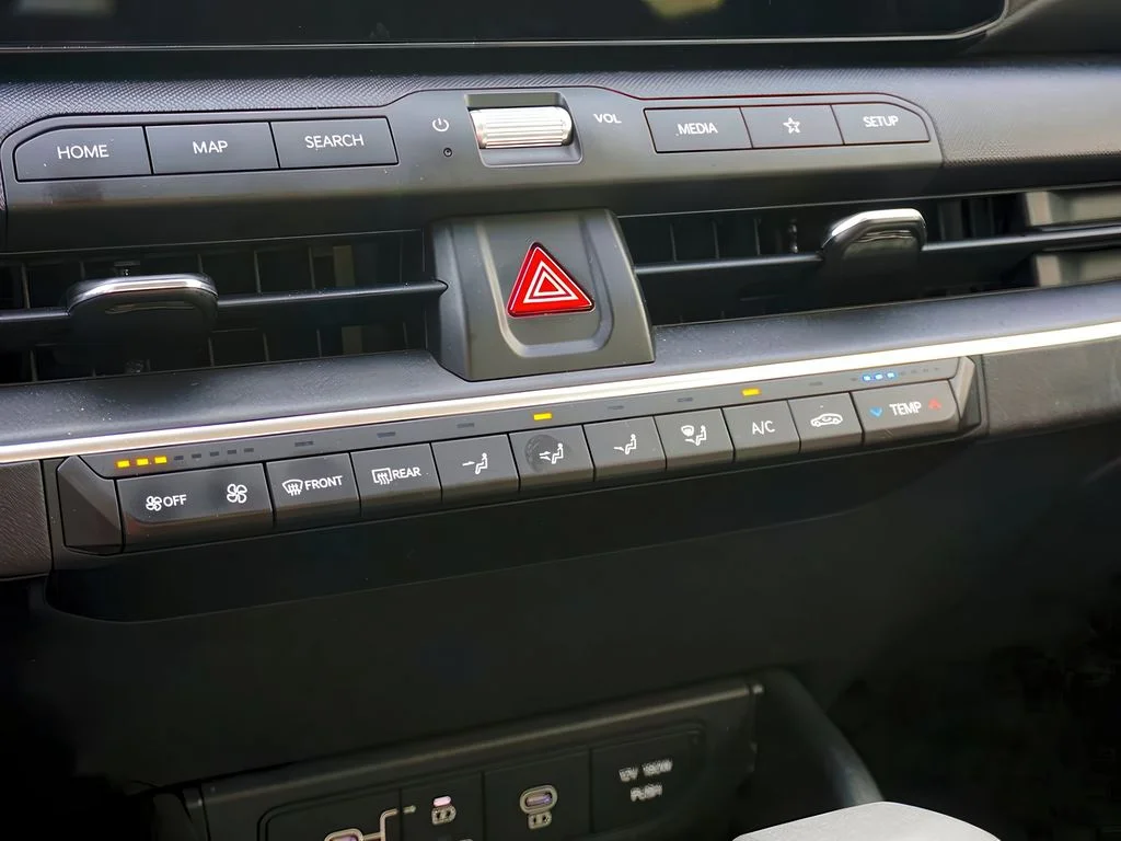 2025 Kia K4 LXS - Photo 33