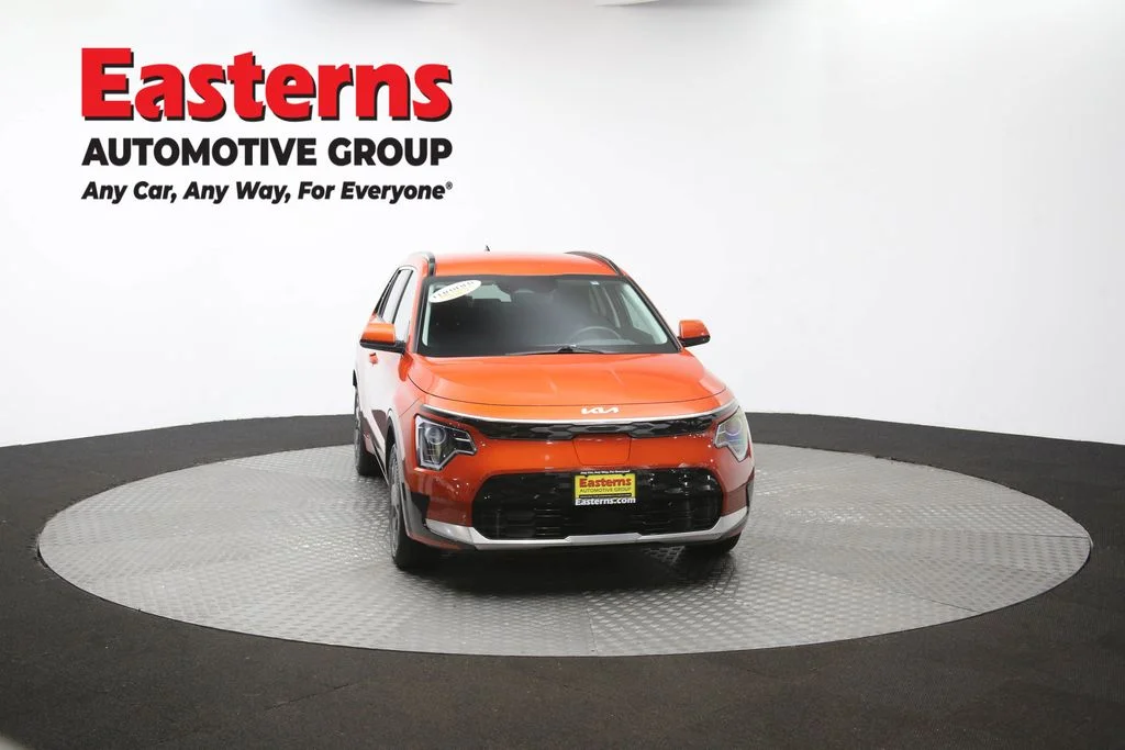 Used 2023 Red Kia Wind image 51