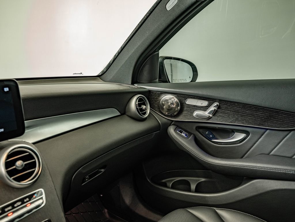 Used 2022 Black Mercedes-Benz GLC 300 image 26
