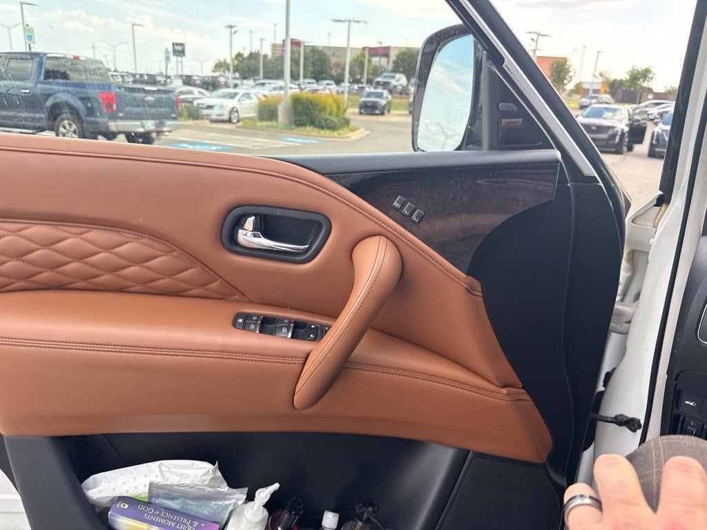 Used 2019 White INFINITI LUXE image 13