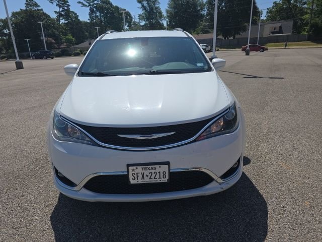 Used 2018 Bright White Clearcoat Chrysler Touring L image 2