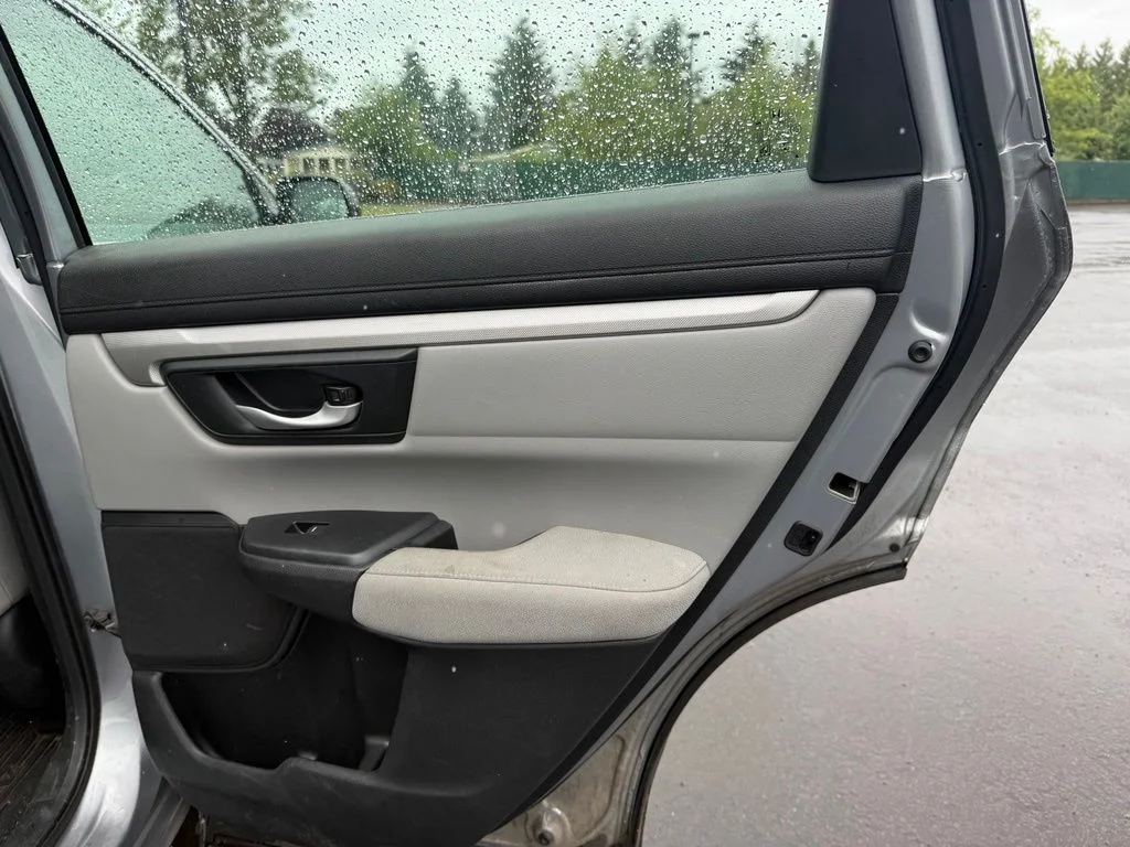 Used 2018 Lunar Silver Metallic Honda LX image 21