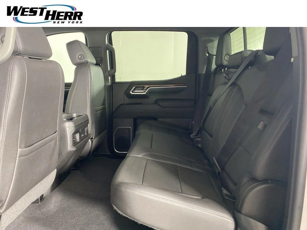 Used 2022 Summit White Chevrolet 4WD Crew Cab Short Bed RST image 16