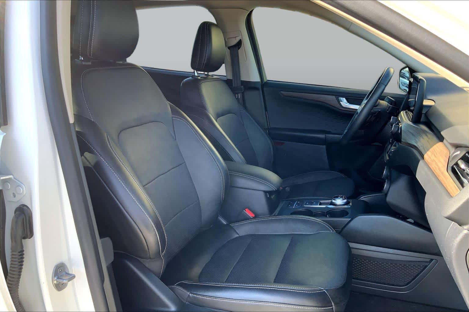 Used 2020 Star White Metallic Tri-Coat Ford Titanium image 9