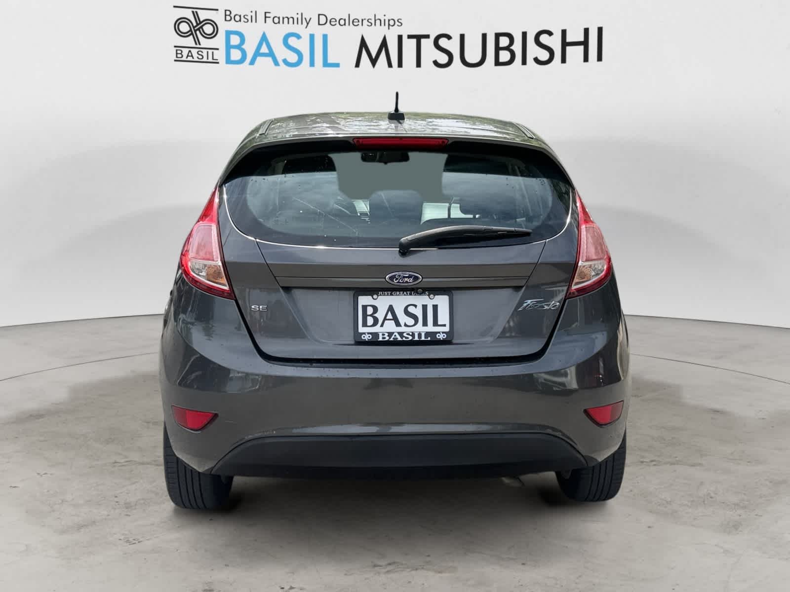 Used 2019 Magnetic Metallic Ford SE image 4