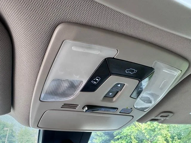 Used 2018 White Toyota XLE image 16
