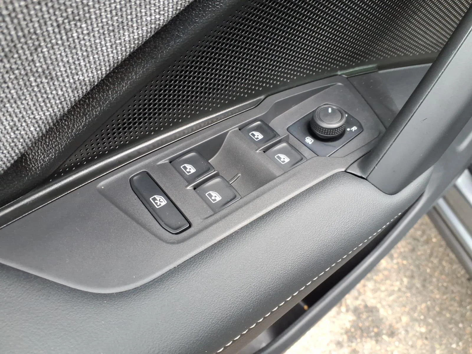 Used 2025 Platinum Gray Metallic Volkswagen S image 17