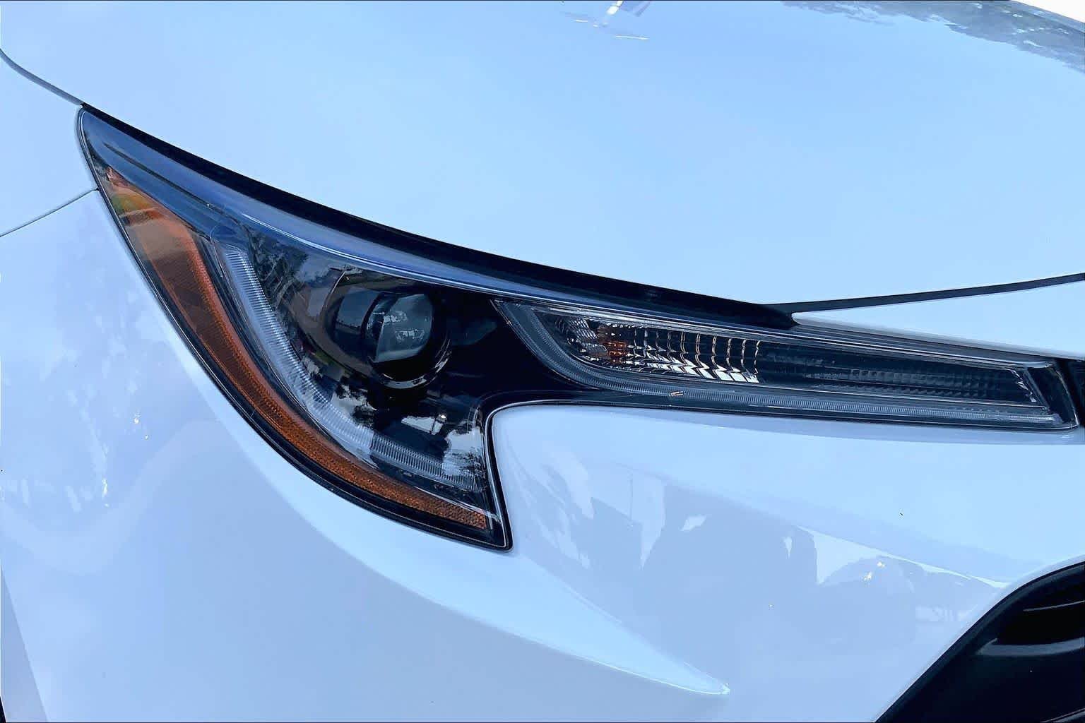 Used 2025 Ice Cap Toyota LE image 27