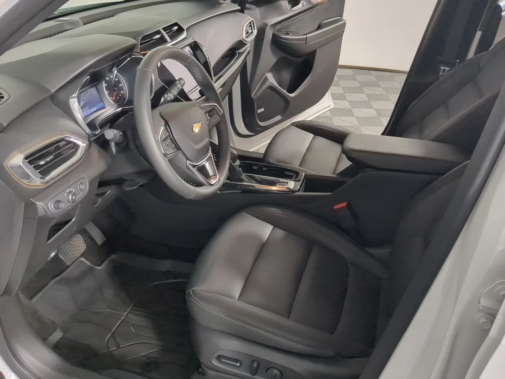 Used 2023 White Chevrolet ACTIV image 10
