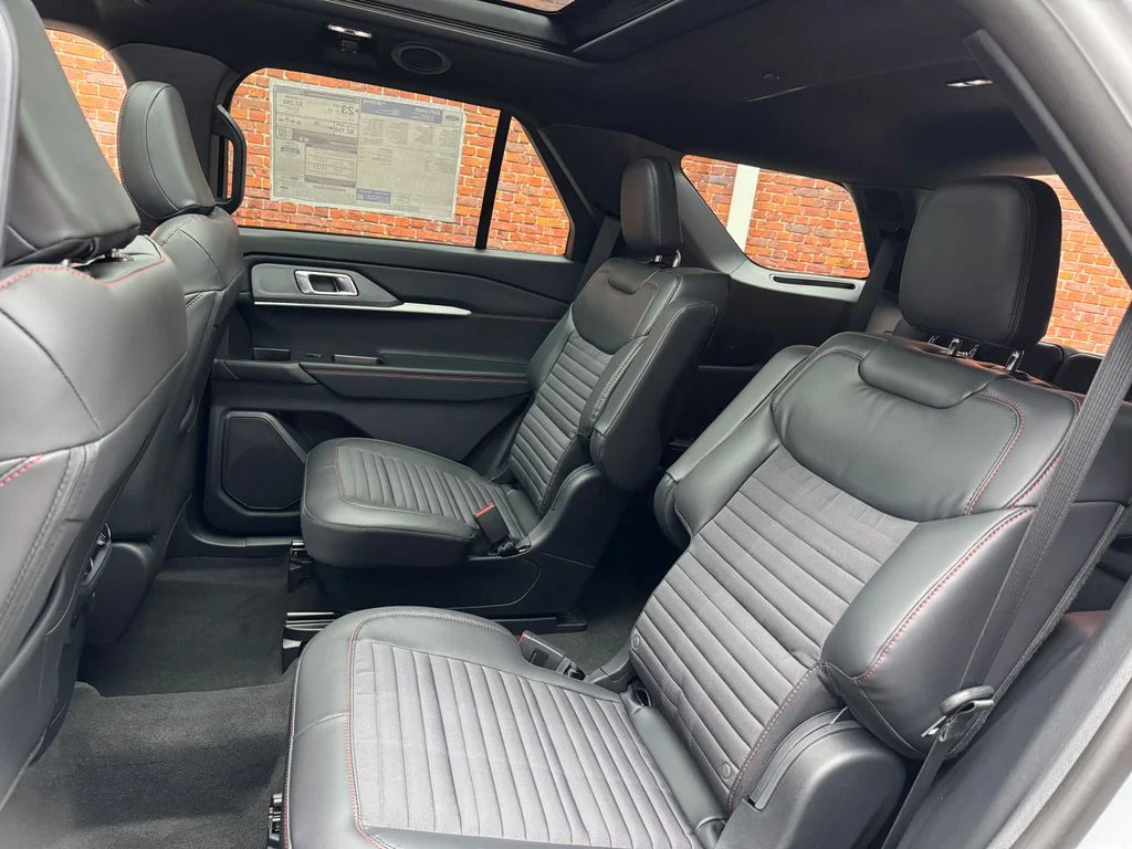 New 2026 Space White Metallic Ford ST-Line image 27