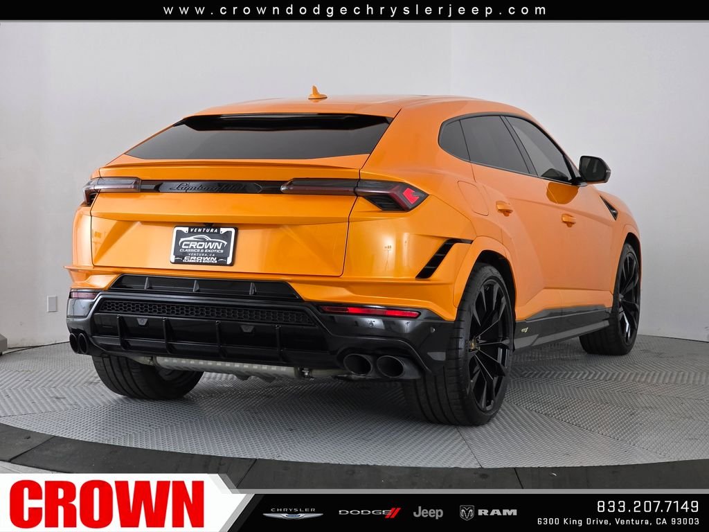 Used 2024  Lamborghini S image 7
