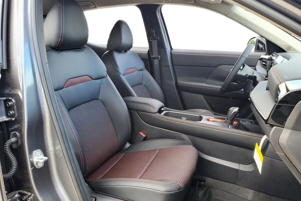 2025 Nissan Kicks SR - Photo 14