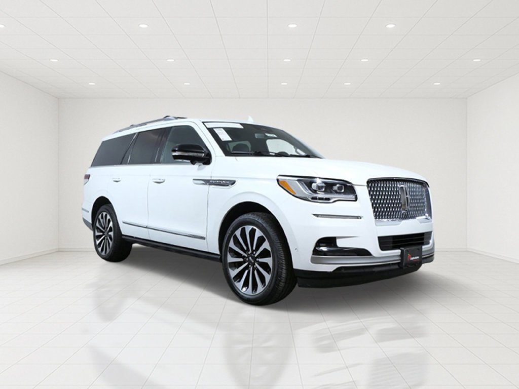 Certified Used 2023 White Lincoln Reserve image 1