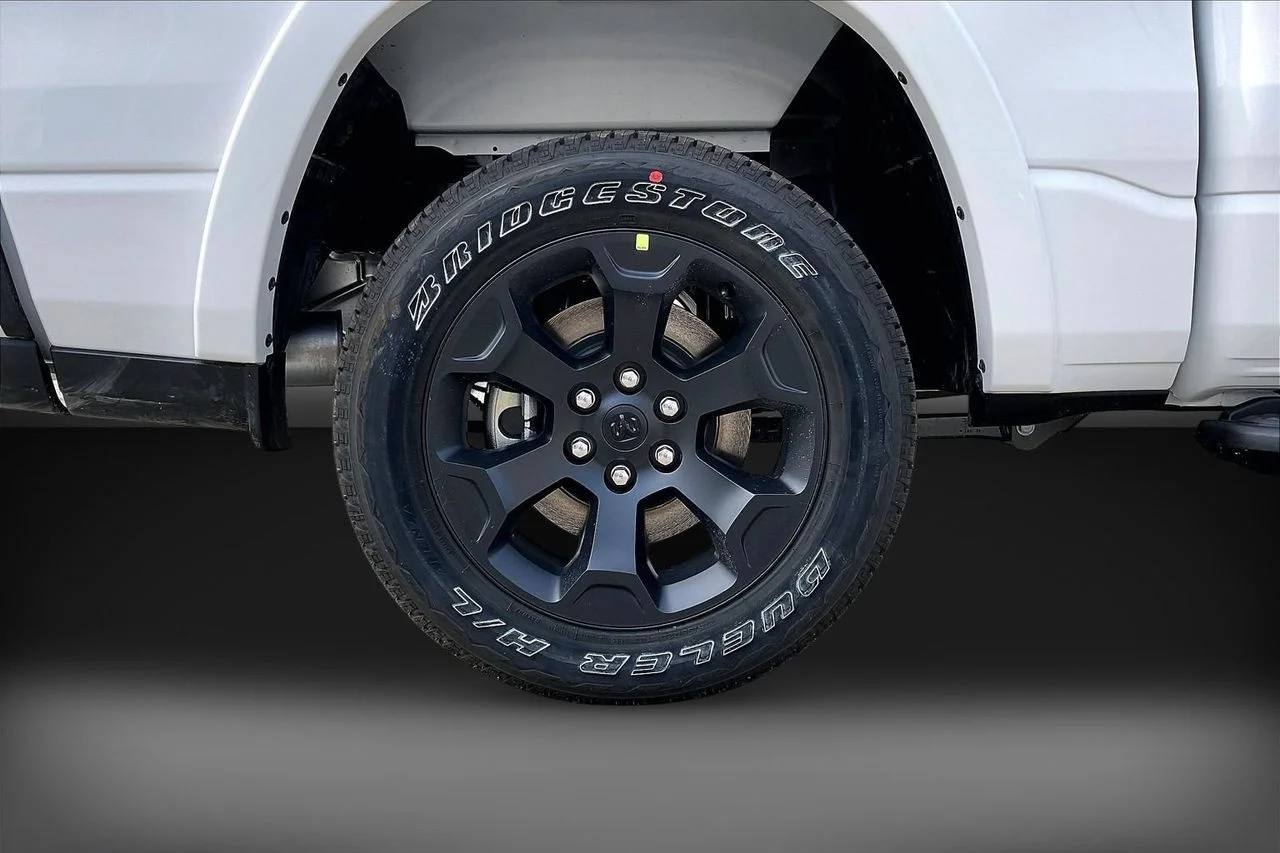 New 2026 Bright White Clearcoat RAM Big Horn/Lone Star image 32