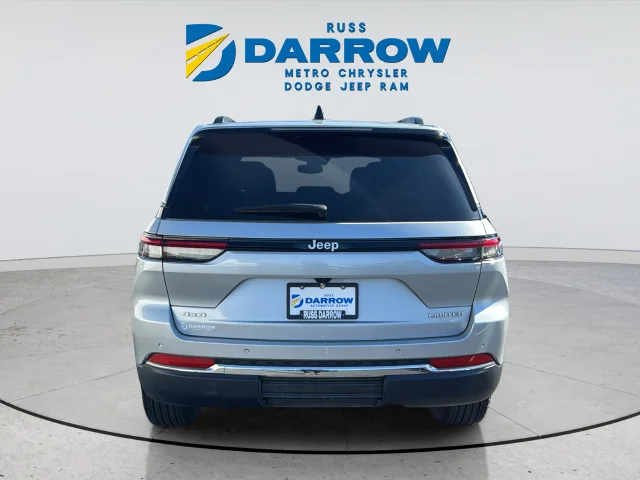 Used 2024 Silver Jeep Limited image 4