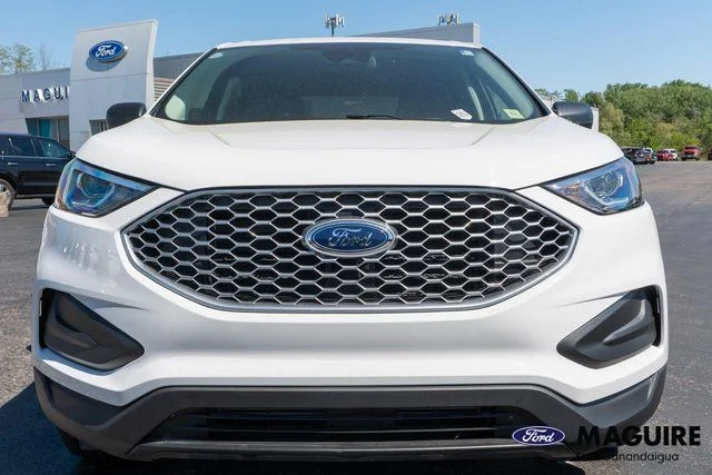 Used 2024 White Ford SE image 3
