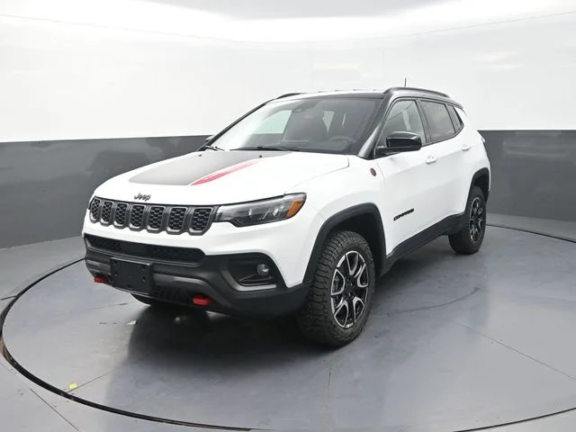 New 2026 Bright White Clear-Coat Exterior Paint Jeep Trailhawk image 5