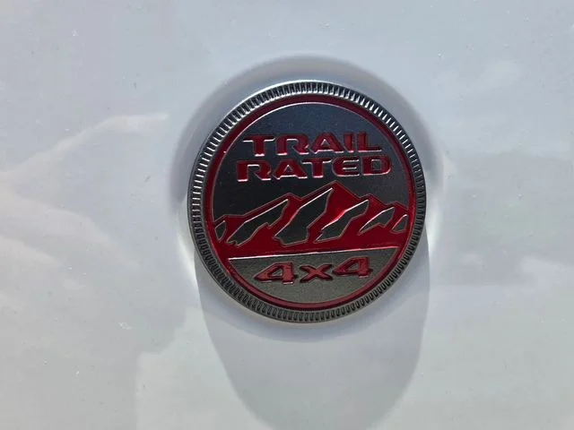 New 2026 Bright White Clear-Coat Exterior Paint Jeep Rubicon X image 13